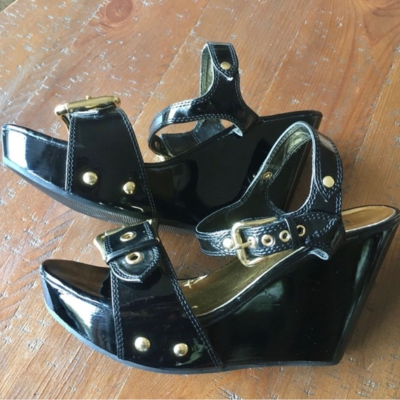 Bakers Black Patent Platform Wedge Gold Buckle Strap Sandals, Size 8 - Picture 7 of 12